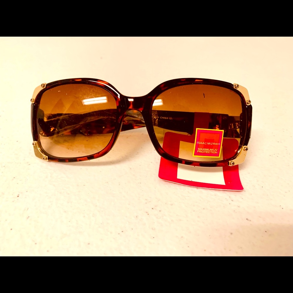 CLEAROUT Issac Mizrahi designer sunglasses.